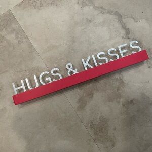'Hugs & Kisses' Sign